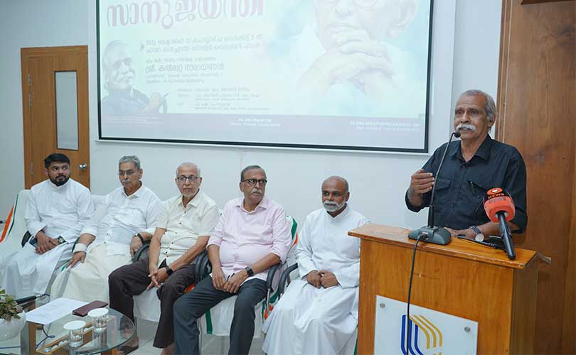 കവിത, കാവ്യം മനസ്സിലാക്കാൻ ഭാഷ മാത്രം പോരാ, ഭാവുകത്വം കൂടി ഉണ്ടാവണം കൽപ്പറ്റ നാരായണൻ.
