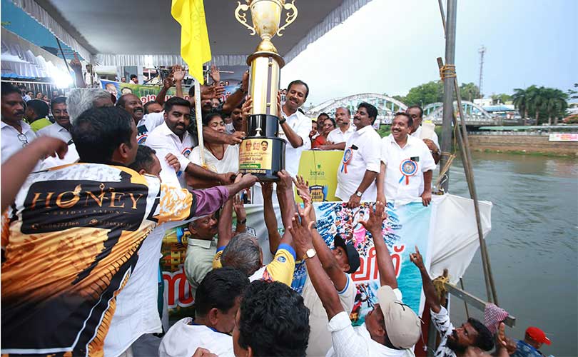 മൂവാറ്റുപുഴയാറിന്റെ ജലരാജാവായി മേൽപ്പാടം ചുണ്ടൻ 