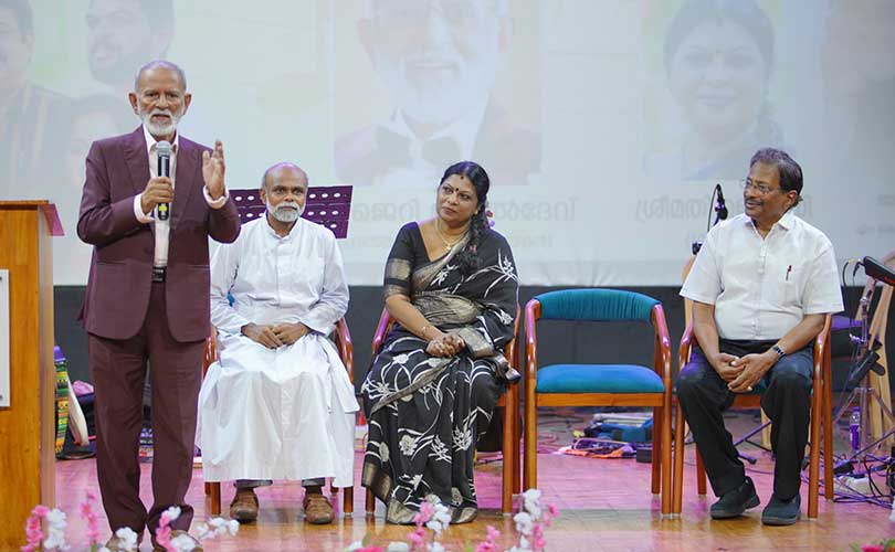 എസ് ജാനകി ഒരു സംഗീതലോകത്തെ  പ്രതിഭാസം ആയിരുന്നു  ജെറി അമൽദേവ്.