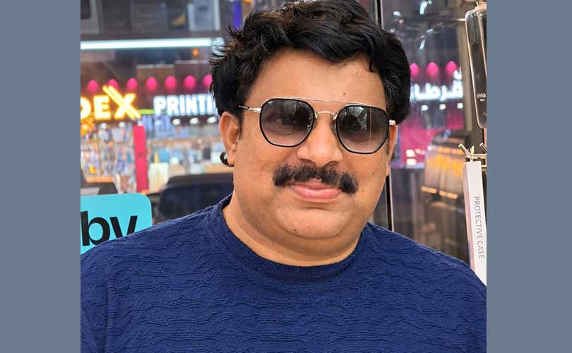 അക്ഷരങ്ങൾ കൊണ്ട് സംഗീതം തീർക്കുന്ന ഡോ. ലിയോൺ സൈമൺ