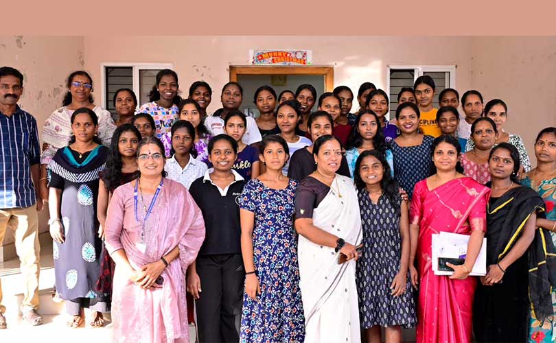 എറണാകുളം ട്രൈബൽ കോംപ്ലക്സും എസ്ടി പോസ്റ്റ് മെട്രിക് ഹോസ്റ്റലും സന്ദർശിച്ച് മന്ത്രി കെ എ തുളസി