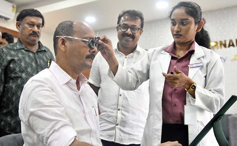 പ്രസ്‌ക്ലബിൽ നേത്ര പരിശോധന ക്യാംപ് നടത്തി 