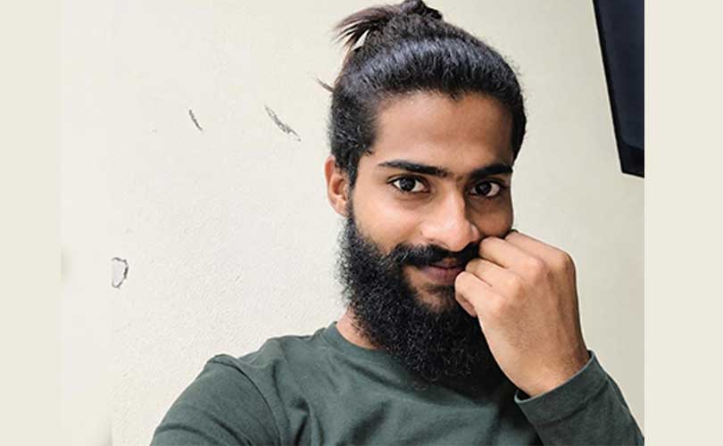 കാസർകോട് പാണ്ടി ബളവന്തടുക്ക ചള്ളത്തുങ്കാലിൽ മിന്നലേറ്റ് ബൈക്ക് യാത്രക്കാരനായ യുവാവ് മരിച്ചു . 