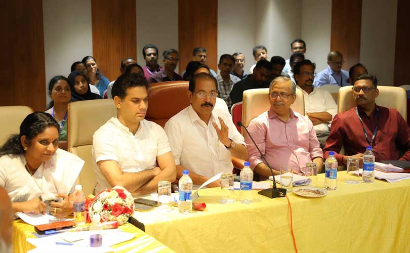 വൈദ്യുതി വിതരണത്തിലെ പ്രയാസങ്ങൾ പരിഹരിക്കാൻ ജനപ്രതിനിധികളും ഉദ്യോഗസ്ഥരും ഒന്നിച്ച് പ്രവർത്തിക്കണം മന്ത്രി