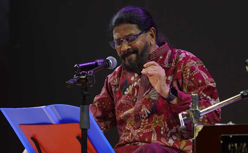 ഗസൽ സംഗീത മഴ പെയ്തിറങ്ങിയ സായാഹ്നം ചാവറയിൽ ഉസ്‌താദ്‌ അഷ്‌റഫ്  ഹൈദ്രോസിന്റെ ഗസൽ സംഘടിപ്പിച്ചു.