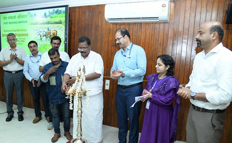 വേമ്പനാട് കായൽ പുനരുജ്ജീവനവും പൊക്കാളി കൃഷി സംരക്ഷണവും പരിഗണനയിൽ  ജില്ലാ പഞ്ചായത്ത് പ്രസിഡന്റ് 