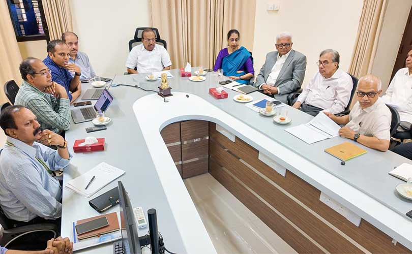 കേരളത്തെ ആഗോള സെമികണ്ടക്ടർ ഹബ്ബാക്കി മാറ്റാൻ ലക്ഷ്യമിട്ട് സംസ്ഥാന സർക്കാർ നിക്ഷേപ സാധ്യതകൾ ചർച്ച ചെയ്യാൻ ഉന്നതതല യോഗം ചേർന്നു