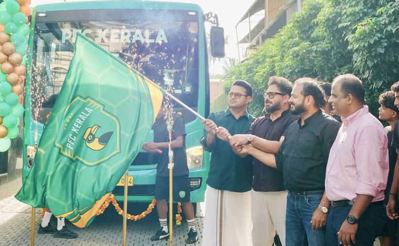 ജോസ് ആലുക്കാസും പിഎഫ്‌സി കേരളയും ചേർന്ന് ടീമിൻ്റെ പുതിയ ബസ് ഫ്ലാഗ് ഓഫ് ചെയ്‌തു 