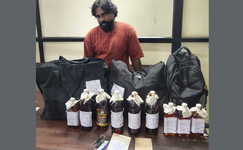 എറണാകുളത്തു 42 ലിറ്റർ മദ്യവുമായി  യുവാവ് എക്സ്സൈസ് പിടിയിൽ 