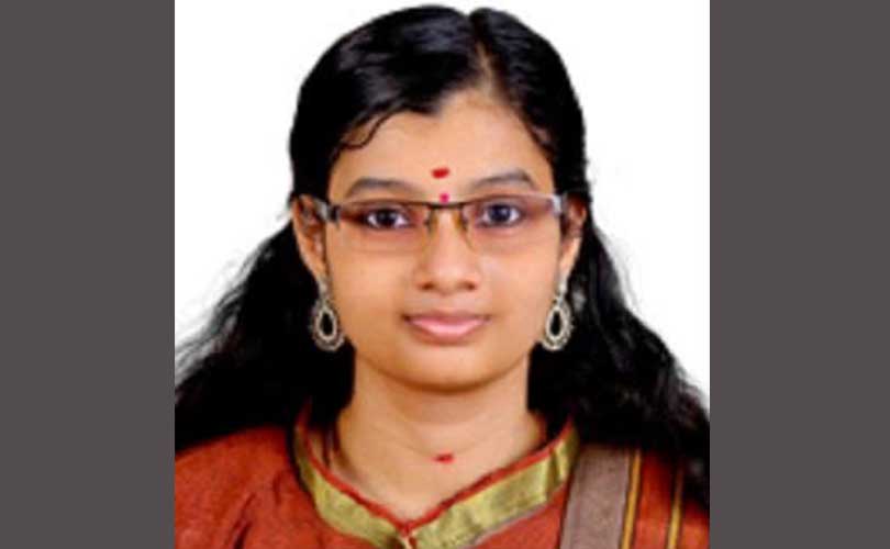 കുസാറ്റ് നിന്ന് പി.എച്ച്.ഡി ബിരുദം നേടിയ ലക്ഷ്മി എസ് പണിക്കർ 