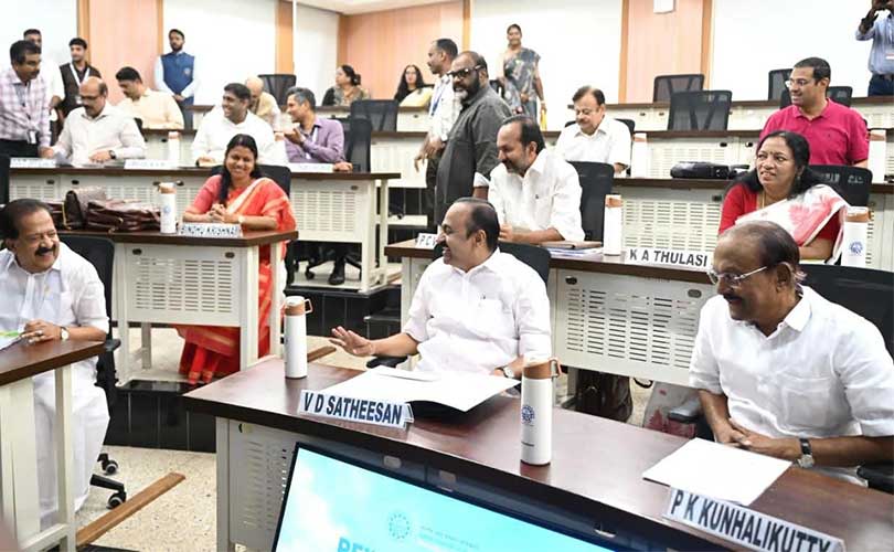 മുഖ്യമന്ത്രിയും മന്ത്രിമാരും ഇന്ന് ക്ലാസിൽ എത്തി ബെല്ലടിക്കും മുമ്പ് ഹാജര്‍ ഉറപ്പിച്ച് നേതാക്കൾ