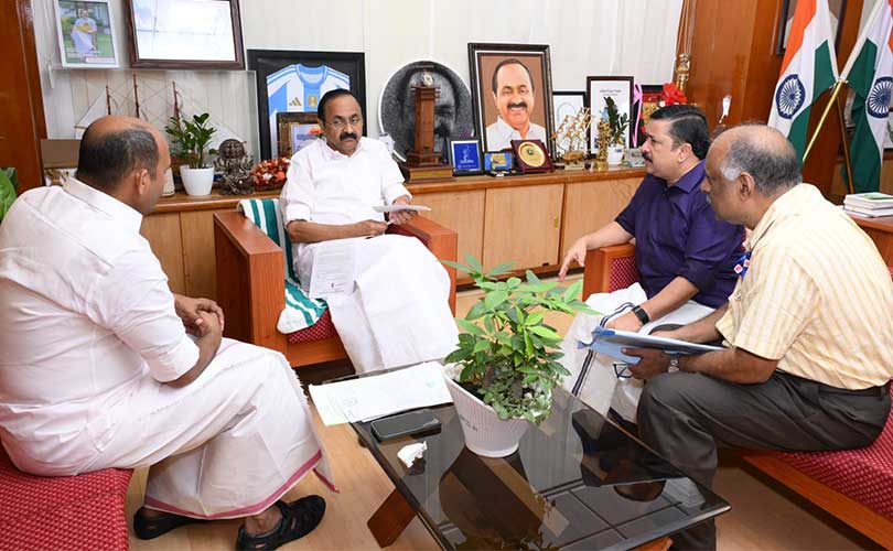 മുഖ്യമന്ത്രി വി. ഡി. സതീശനുമായി കൂടിക്കാഴ്ച നടത്തി കുസാറ്റ് വൈസ് ചാൻസലർ പ്രൊ. ഡോ. ജുനൈദ് ബുഷിരി