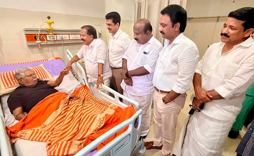 രമേശ് ചെന്നിത്തല വയലാര്‍ രവിയെ സന്ദര്‍ശിച്ചു