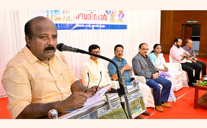 വിവരാവകാശ നിയമം ഉദ്യോഗസ്ഥർക്കായി സെമിനാർ സംഘടിപ്പിച്ചു.ടി ജെ വിനോദ് എം എൽ എ ഉദ്ഘാടനം ചെയ്തു