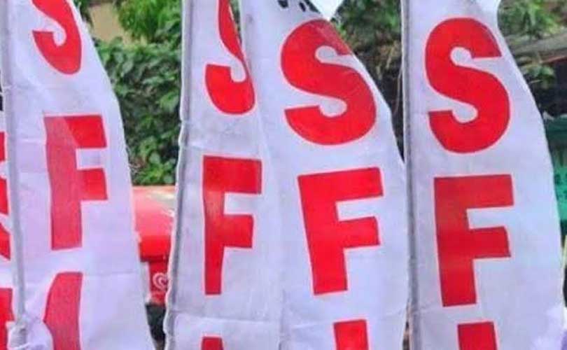 കേരള സർവകലാശാലാ പരിപാടിയിൽ വന്ദേമാതരം പൂർണ്ണമായി ആലപിച്ചതിൽ പ്രതിഷേധിച്ച് എസ്.എഫ്.ഐ നടത്തിയ മാർച്ചിനിടയിൽ സംഘർഷം .