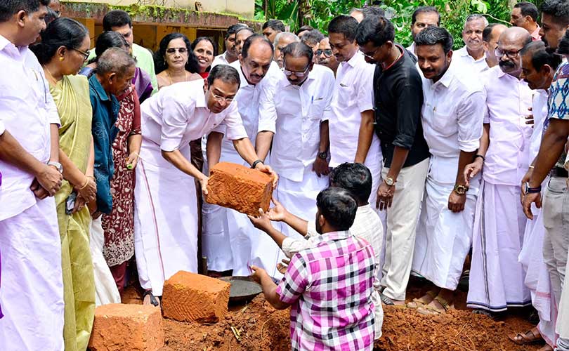 പര്യത്തുക്കാവ് നിവാസികൾക്ക് വീടുകളൊരുങ്ങുന്നു തറക്കല്ലിട്ടു