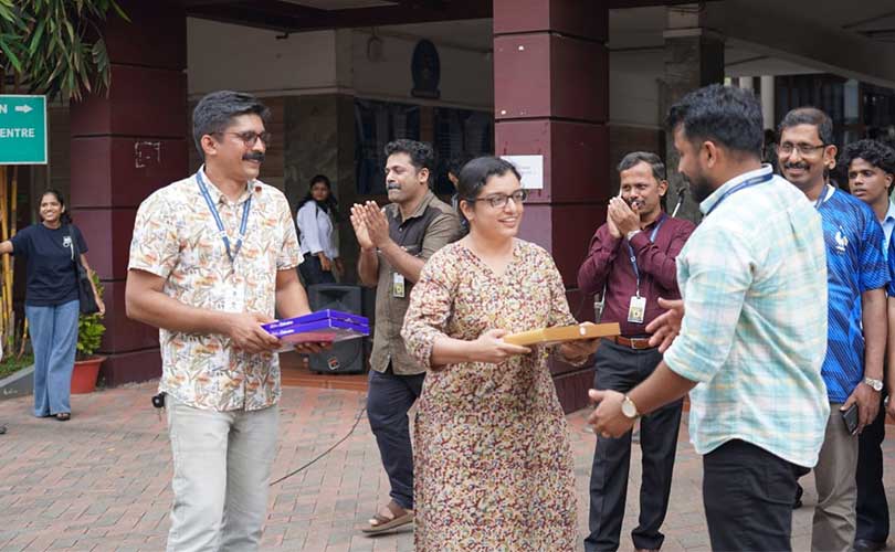 തൃക്കാക്കര ഭാരതമാത കോളേജിൽ ഫുട്ബോൾ ലോകകപ്പിന്റെ ആവേശം ആഘോഷമാക്കി സ്റ്റാഫ്‌ വെൽഫയർ കമ്മിറ്റി.   