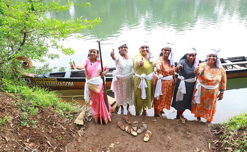 പിറവം ജലോത്സവം വള്ളം നയിക്കാൻ ഇതാദ്യമായി പെൺ കരുത്ത്.സി ബി എൽ വള്ളംകളി  (17)
