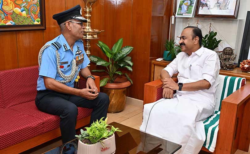 ദക്ഷിണ വ്യോമസേനാ മേധാവി മുഖ്യമന്ത്രിയെ സന്ദർശിച്ചു 