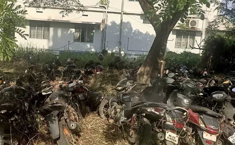 മൂലംമ്പിള്ളി പാക്കേജ് ജില്ലാ കളക്ടർ  മുളവുകാട് പുനരധിവാസ സൈറ്റിൽ. 