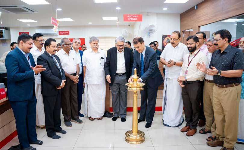 സൗത്ത് ഇന്ത്യൻ ബാങ്ക് തൃശൂർ ഹൈറോഡ് ബ്രാഞ്ച് വിപുലമായ സൗകര്യങ്ങളോടെ പുതിയ മേൽവിലാസത്തിൽ പ്രവർത്തനം ആരംഭിച്ചു