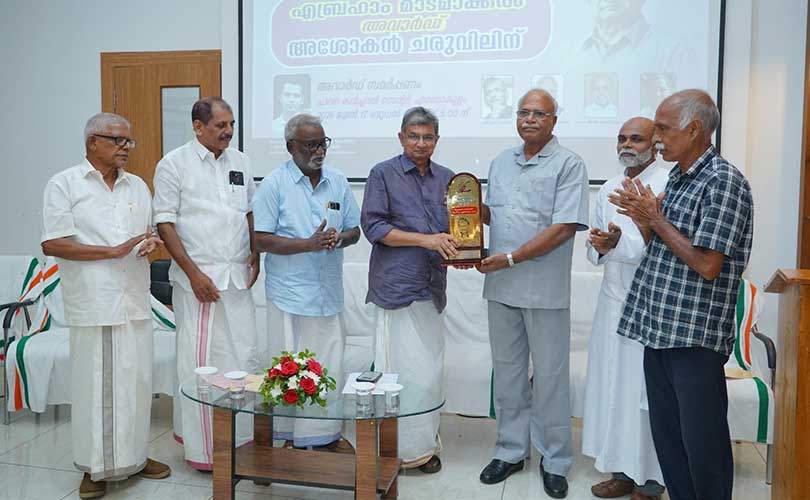 എബ്രഹാം മാടമാക്കൽ സാഹിത്യ പ്രവർത്തനത്തിലൂടെ കേരള സമൂഹത്തിന് പുത്തനുണർവ്വ് നൽകി  ജസ്റ്റിസ് ബാബു തോമസ് പി ജോസഫ്.