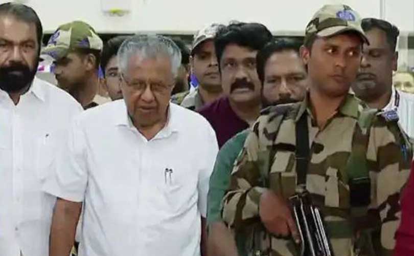 കടുത്ത തോല്‍വിക്ക് പിന്നാലെ മുഖ്യമന്ത്രി സ്ഥാനം രാജിവെച്ച പിണറായി വിജയൻ തിരുവനന്തപുരത്തെത്തി.