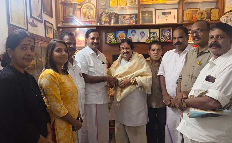 തൃപ്പൂണിത്തുറ രാധാകൃഷ്ണനെ അനുമോദിച്ചു