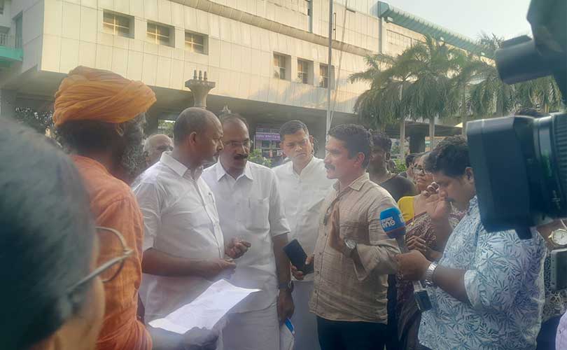 മുണ്ടംവേലി ഫ്ലാറ്റ് താമസക്കാരുടെ ആശങ്ക പരിഹരിക്കുമെന്ന് മുഹമ്മദ് ഷിയാസിന്റെ ഉറപ്പ്