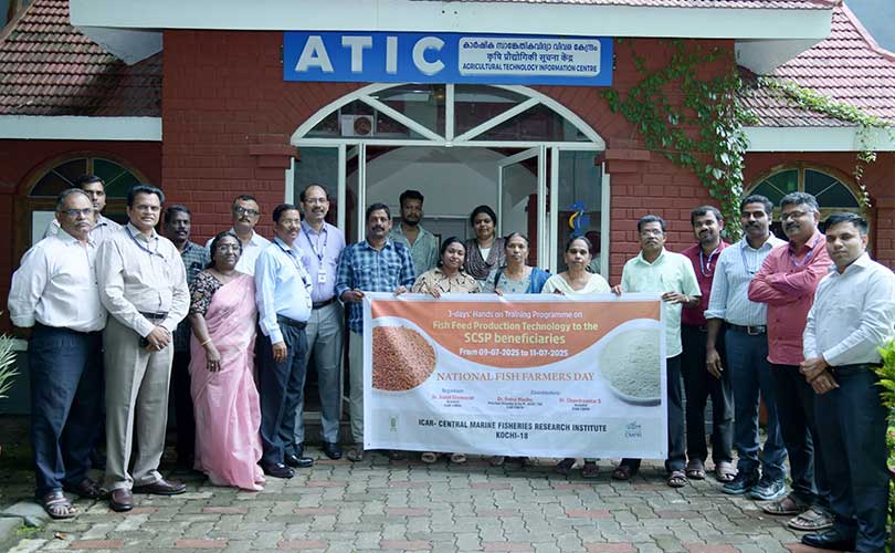 പട്ടാള ഈച്ചയുടെ ലാർവയിൽ നിന്ന് മത്സ്യതീറ്റ പരിശീലനവുമായി സിഎംഎഫ്ആർഐ