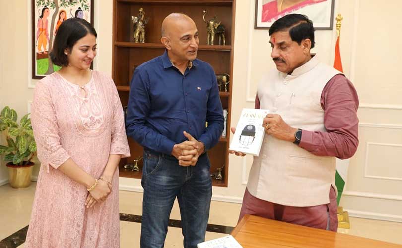 മൈതാനത്തെ തന്ത്രങ്ങൾ ഇനി പുരാതന ജ്ഞാനത്തിന്റെ കരുത്തിൽ കേരള ക്രിക്കറ്റിന്റെ വിജയഗാഥയുമായി അമയ് ഖുറാസിയയുടെ പുസ്തകം പ്രകാശനം ചെയ്തു.