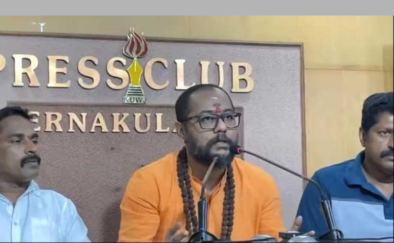 സംഘവും ബിജെപിയും കോക്കസിൻറെ പിടിയിലെന്ന് ഹിന്ദുമഹാസഭ