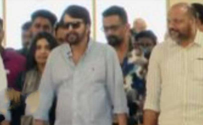 മാസങ്ങളുടെ ഇടവേളയ്ക്ക് ശേഷം സ്വന്തം മണ്ണിൽ മടങ്ങിയെത്തി മെഗാസ്റ്റാർ മമ്മൂട്ടി. 