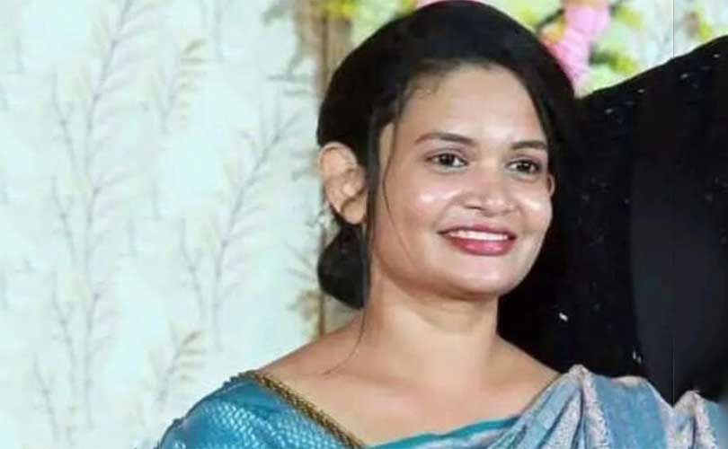 ദേശീയപാത അരൂരിൽ സ്‌കൂട്ടറില്‍ ട്രെയിലര്‍ ലോറിയിടിച്ച് നവവധുവിന് ദാരുണാന്ത്യം.
