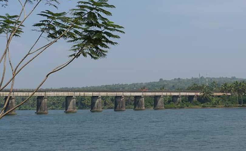 യുവതിക്കൊപ്പം പുഴയിൽ ചാടിയ യുവാവിനായുള്ള തിരച്ചിലിനിടെ മറ്റൊരാളുടെ മൃതദേഹം കണ്ടെത്തി