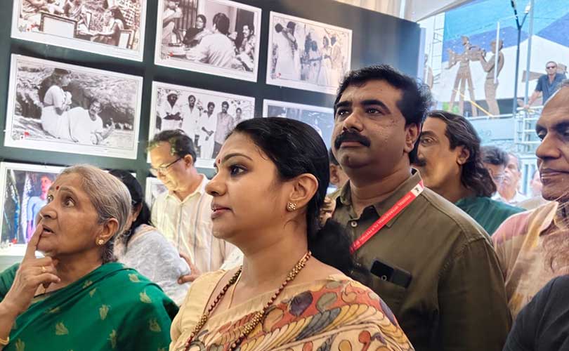 എം ടി തെളിഞ്ഞു ചിത്രങ്ങളിലും മനസ്സിലും കാലം മായാചിത്രങ്ങള്‍ ഫോട്ടോ പ്രദർശനത്തിന് തുടക്കമായി