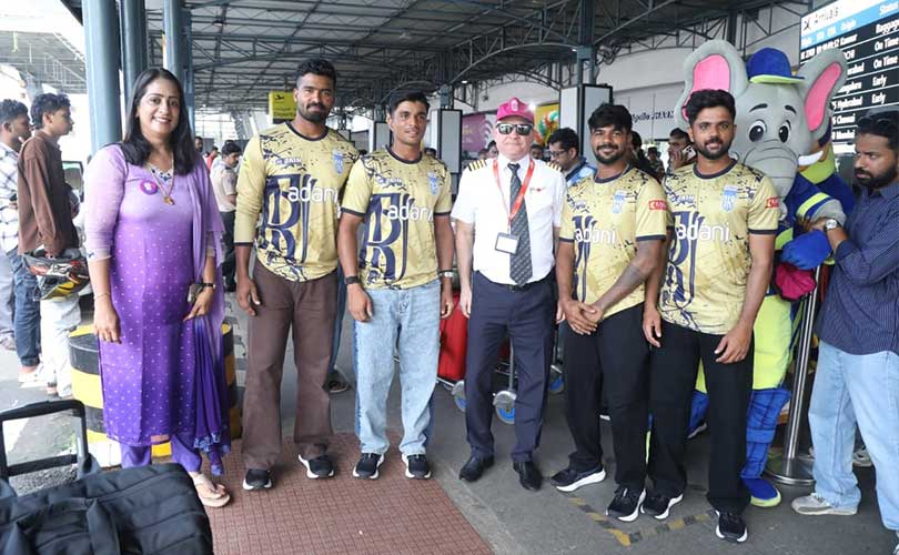 തിരുവനന്തപുരത്ത് ആവേശത്തിരയിളക്കി കെ.സി.എൽ ട്രോഫി ടൂർ വിമാനത്താവളത്തിൽ ഉജ്ജ്വല വരവേൽപ്പ് 