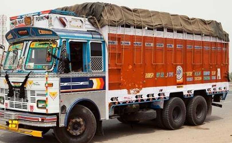 കേരളത്തില്‍ നിന്ന് സാധനങ്ങളുമായി പോയ ലോറിക്ക് നേരെ മഹാരാഷ്ട്രയില്‍ ക്രിമിനല്‍ സംഘത്തിന്റെ അക്രമം.