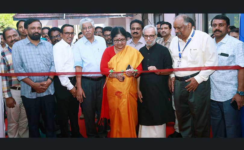 സുരക്ഷിത ഇലക്ട്രിക് സ്കൂട്ടറുകൾ, മരുന്ന് വെന്റിങ് മെഷീൻ, രക്ത പുനരുപയോഗ ഉപകരണം മുതവായവ ഒരുക്കി കുസാറ്റിൽ ഉന്നതവിദ്യാഭ്യാസ  എക്‌സ്‌പോ