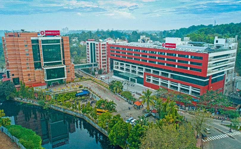 അന്നനാളത്തില്‍ കുടുങ്ങിയ മീന്‍മുള്ള് സങ്കീര്‍ണ ചികിത്സയിലൂടെ നീക്കം ചെയ്ത് കിംസ്ഹെല്‍ത്തിലെ മെഡിക്കല്‍ സംഘം 