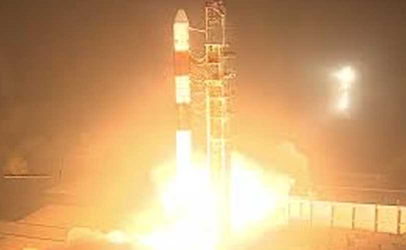 ഉപഗ്രഹങ്ങളെ ബഹിരാകാശത്ത് വെച്ച്‌ സംയോജിപ്പിക്കുന്ന പരീക്ഷണങ്ങള്‍ക്കായുള്ള സ്പേഡെക്സ് വിക്ഷേപിച്ചു.