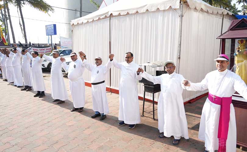 മനുഷ്യച്ചങ്ങല അധർമ്മത്തിനും അനീതിക്കും എതിരെയുള്ള  പ്രതിഷേധം : ബിഷപ്പ് ഡോ. അംബ്രോസ് പുത്തൻവീട്ടിൽ