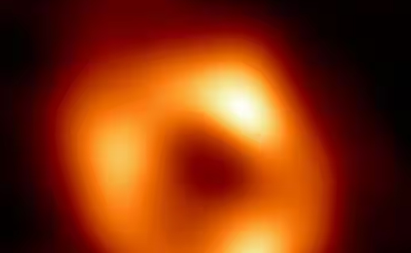 70 കോടി സൂര്യന്മാരെ ഉൾക്കൊള്ളാൻ ശേഷിയുള്ള ഏറ്റവും വലിയ തമോഗർത്തം കണ്ടെത്തി