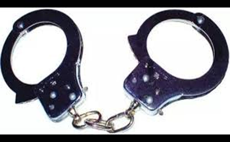 പതിമൂന്നുകാരിയെ ലൈം​ഗികമായി പീഡിപ്പിച്ച കേസിൽ ബിജെപി നേതാവായ അമ്മയും കാമുകനും അറസ്റ്റിൽ 