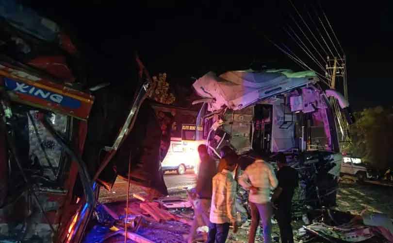 ബെംഗളൂരുവിൽനിന്ന് കോഴിക്കോട്ടേക്ക് വരികയായിരുന്ന ബസ് ലോറിയുമായി കൂട്ടിയിടിച്ചു; നാല് മരണം; നിരവധി പേർക്ക് പരിക്ക്