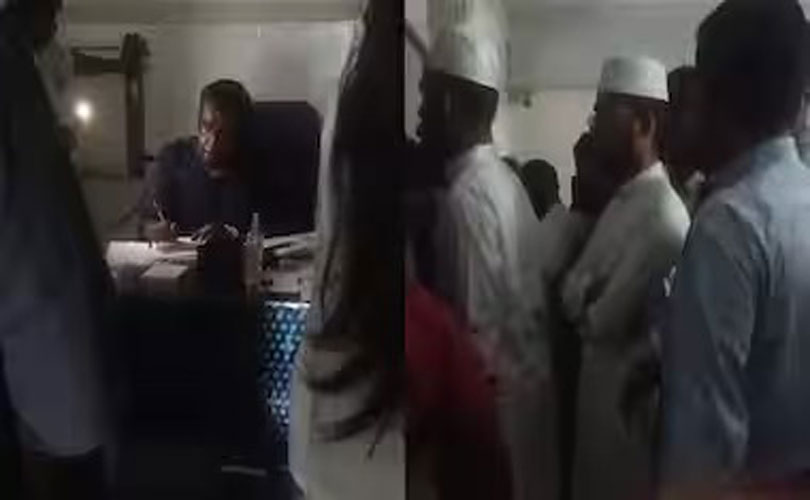 കായംകുളം താലൂക്ക് ആശുപത്രിയിൽ വൈദ്യുതി മുടങ്ങിയതോടെ രോ​ഗികളെ പരിശോധിച്ചത് മൊബൈൽ ഫോണിന്റെ വെളിച്ചത്തിൽ  