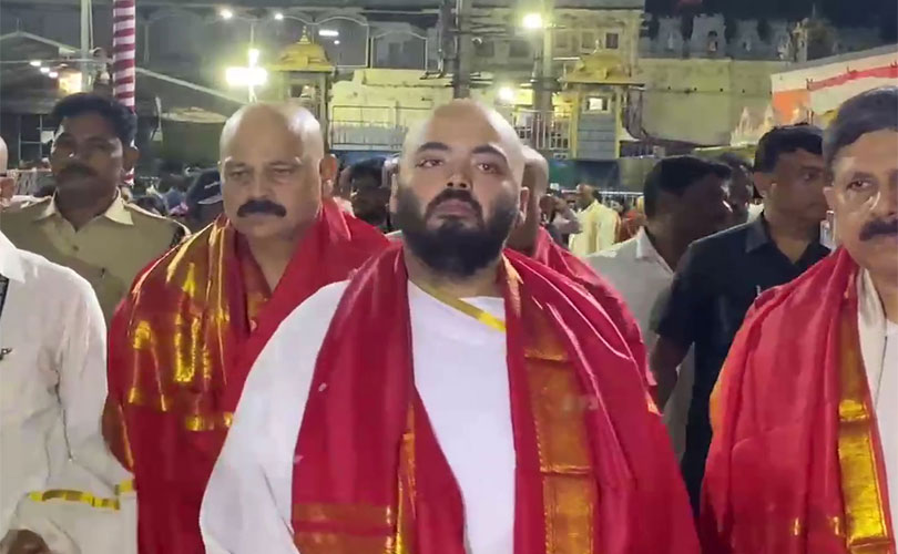 തിരുപ്പതിയിൽ ദർശനം നടത്തി അനന്ത് അംബാനി; ടി.ടി.ഡിക്ക് 27.5 കോടിയുടെ ഇലക്ട്രിക് ബസുകൾ സംഭാവന നൽകി