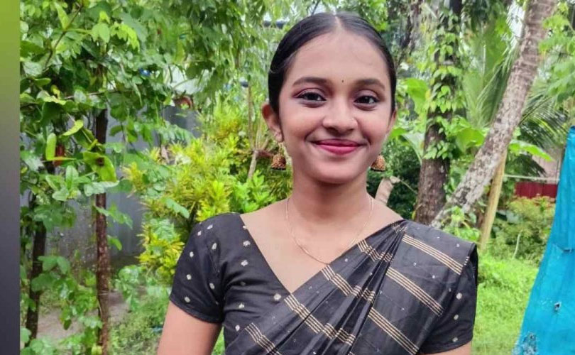 അരൂർ റെയിൽവേ സ്റ്റേഷന് സമീപം യുവതി ട്രെയിൻ തട്ടി മരിച്ച നിലയിൽ