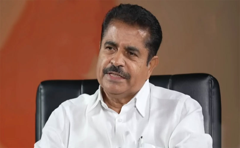 കോൺഗ്രസിൽ വീണ്ടും പടപ്പുറപ്പാട്: ഹൈക്കമാൻഡിന് പരാതി നൽകാൻ അടൂർ പ്രകാശ് നാളെ ഡൽഹിയിലേക്ക്;