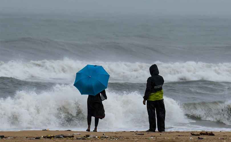 അർണബ് ചുഴലിക്കാറ്റ് തീരത്തേക്ക്; വിവിധ സംസ്ഥാനങ്ങൾക്ക് മുന്നറിയിപ്പ്; ട്രെയിൻ സർവീസുകൾ റദ്ദാക്കി